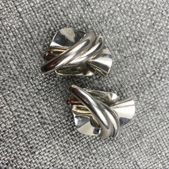 Vintage Silver Abstract Shape Clip On Earrings - Picture 4 of 6